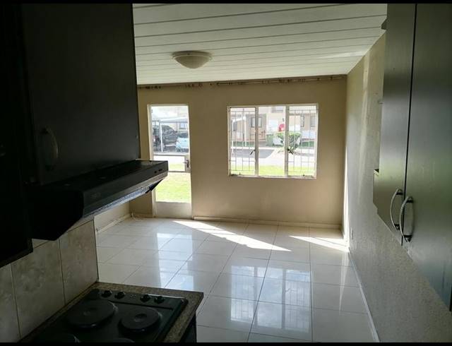 2 BEDROOM APARTMENT FOR SALE IN GLEN MARAIS